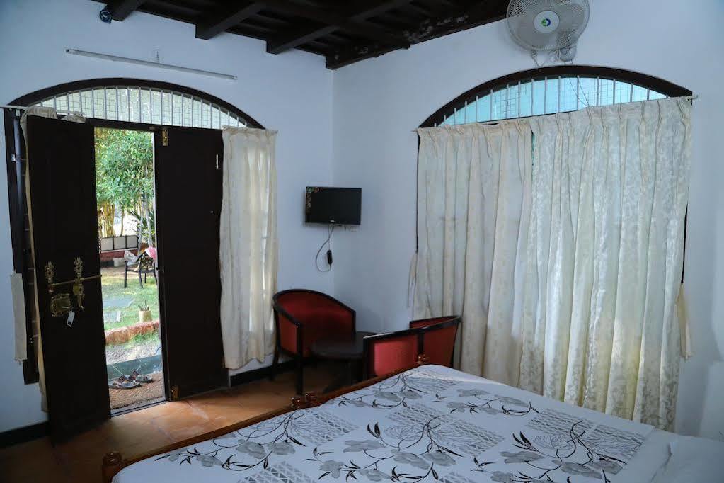 Alappuzha Bamboo Lagoon Backwater Front Resort מראה חיצוני תמונה