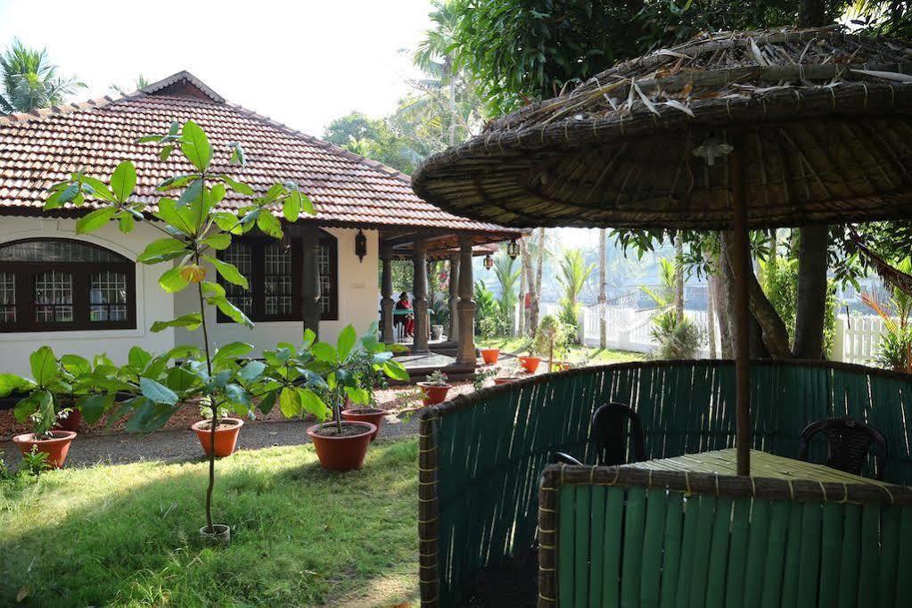 Alappuzha Bamboo Lagoon Backwater Front Resort מראה חיצוני תמונה