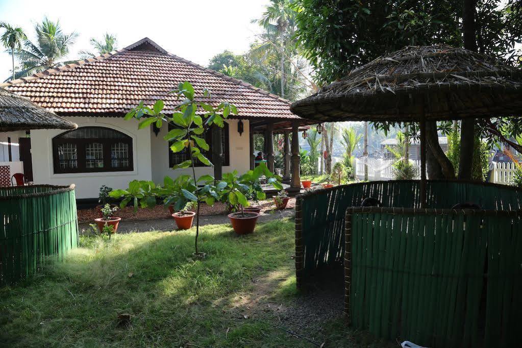 Alappuzha Bamboo Lagoon Backwater Front Resort מראה חיצוני תמונה
